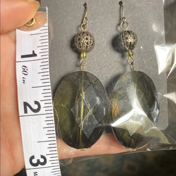 Vintage Elegant Green and Gold Dangle Earrings - Picture 3 of 6